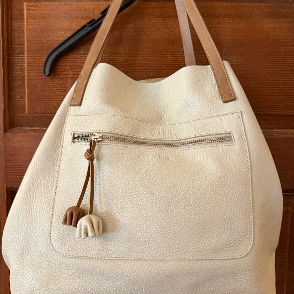 Daniella Ortega Chic Cream Leather Shoulder Bag.